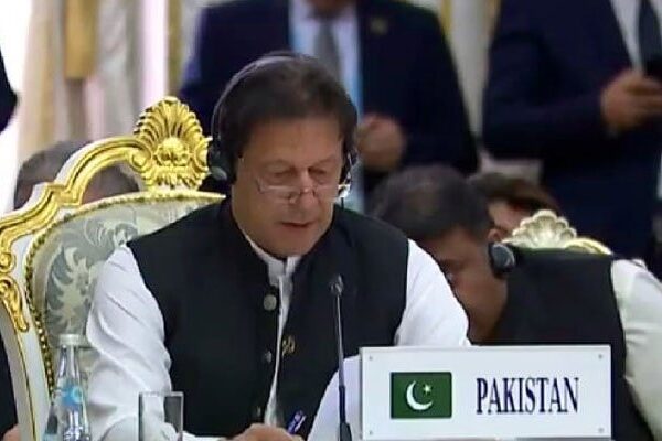 دنیا نے افغانستان کو تنہا چھوڑا تو مختلف بحران جنم لیں گے: عمران خان