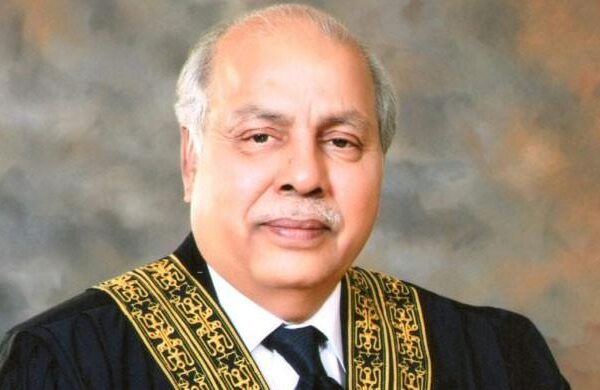 چیف جسٹس سرکاری ملازمتوں میں اقلیتوں کی 30 ہزار خالی نشستوں پر برہم