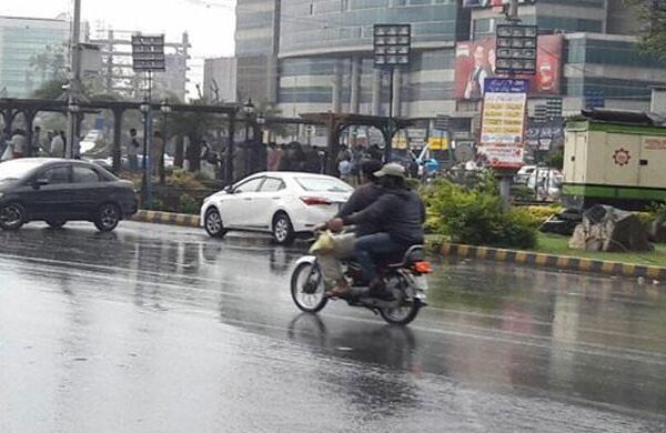 کراچی سمیت سندھ کے مختلف شہروں میں آج بھی بارش کا امکان