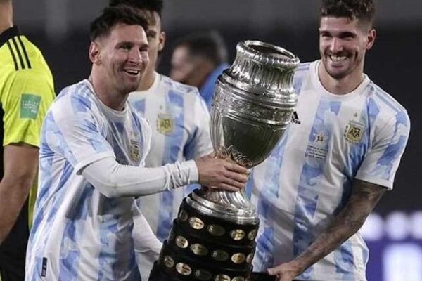 لیونل میسی نے ہیٹ ٹرک بنا کر پیلے کا ریکارڈ توڑ دیا