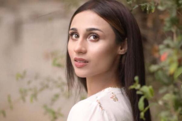 اداکارہ و ماڈل مشال خان کو تیزاب حملے کی دھمکی