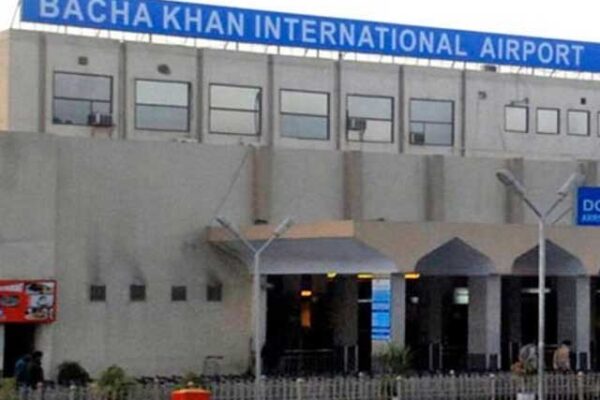 پشاور ایئرپورٹ پر بیرون ملک سے کورونا کے شکار مسافروں کی آمد میں اضافہ