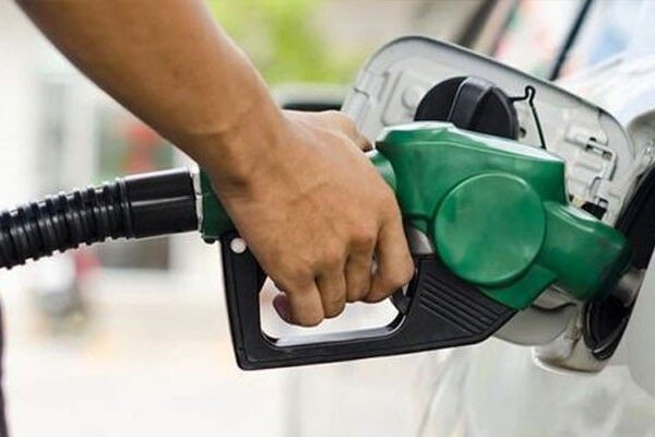 پنجاب میں ویکسین نہ لگوانے والوں کو آج سے پیٹرول نہیں ملے گا