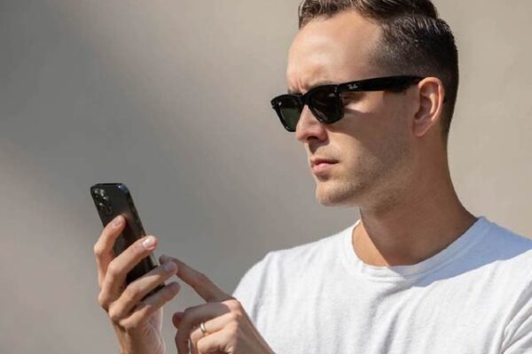 فیس بک نے اسمارٹ ڈیجیٹل عینک فروخت کےلیے پیش کر دی