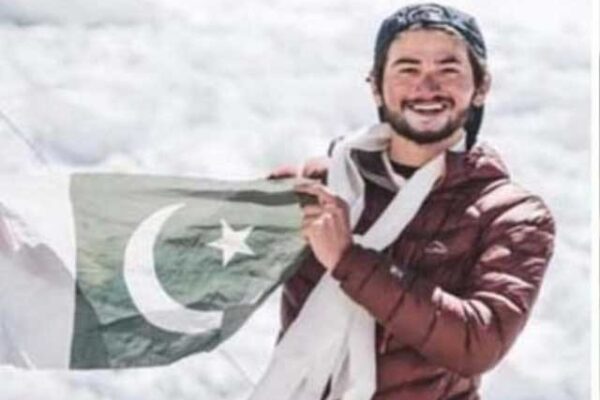 کم عمر ترین کوہ پیما شہروز کاشف نے ایک اور چوٹی پر قدم رکھ دیا