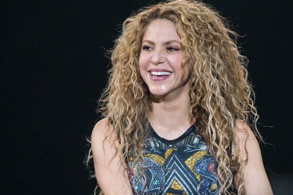 گلوکارہ شکیرا پر جنگلی سوروں کا حملہ، بیگ اٹھا کر جنگل میں لے گئے