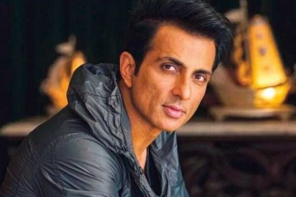 سونو سود محکمہ انکم ٹیکس کے شکنجے میں