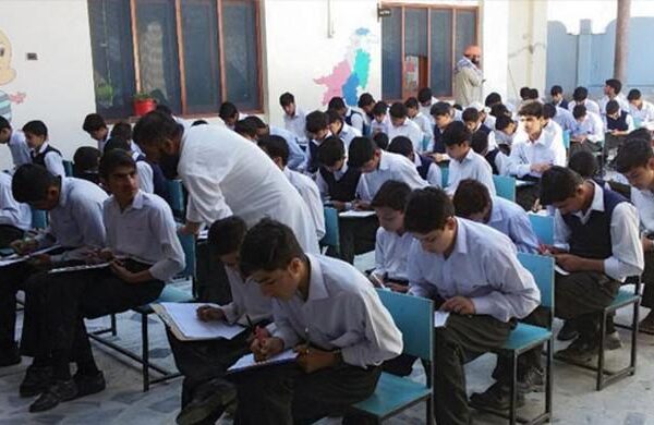 پختونخوا میں طلبہ کے ریکارڈ توڑ نمبرز لینے کی تحقیقات کا فیصلہ