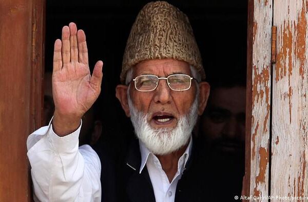 ’ہم سوگوار تھے اور پولیس ہمارے والد کی میت لے گئی‘، نسیم گیلانی