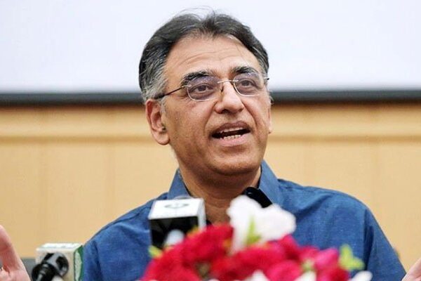 کورونا ویکسینیشن کے مثبت اثرات سامنے آنا شروع ہو گئے: اسد عمر