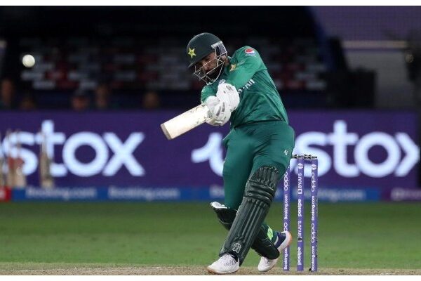 فیصل آباد کے ڈپٹی کمشنر نے کرکٹر آصف علی کی فیملی کو اپنے دفتر آنے کی کیوں دعوت دی؟