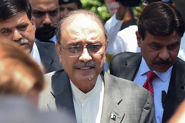 دہشتگردوں کا علاج صرف نیشنل ایکشن پلان پر مکمل عمل کرنا ہے: آصف زرداری