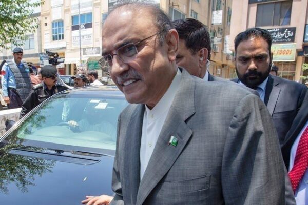 عمران خان صورتحال تو کیا اپنے سیاستدان مشکل سے سنبھالے ہوئے ہیں، آصف زرداری