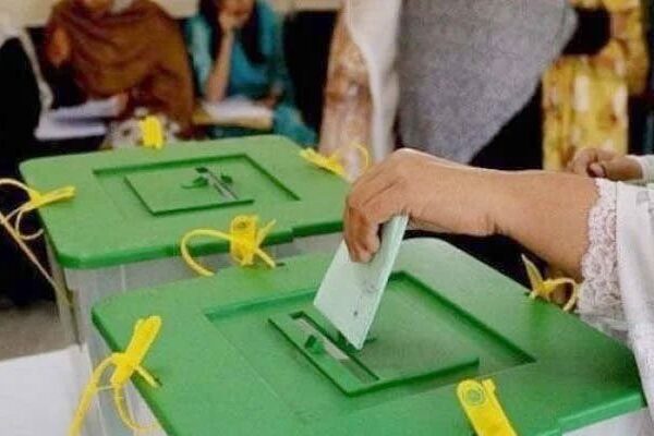 آزاد کشمیر کے 2 حلقوں میں ضمنی انتخاب کیلئے پولنگ جاری