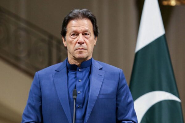 ہمارے بھی ہیں مہرباں کیسے کیسے