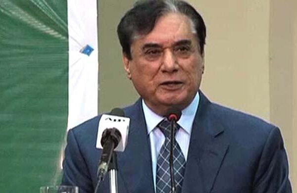 حکومت کا چیئرمین نیب جاوید اقبال کو توسیع دینے کا فیصلہ