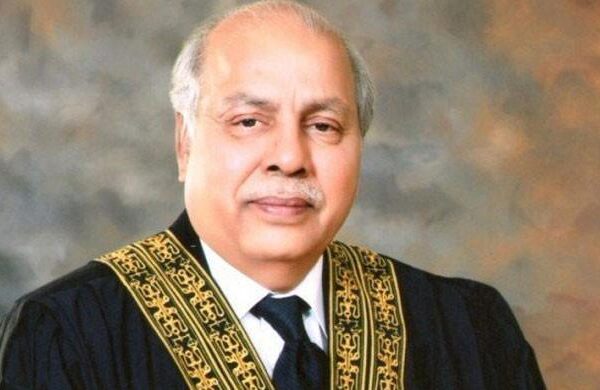 ’ائیرپورٹ کو کھنڈر بنا دیا، وہاں بھی شادی ہال بنادیں‘، عدالت ڈی جی ایوی ایشن پر برہم