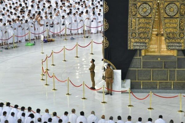 خانہ کعبہ کورونا پابندیوں کے خاتمے پر نمازیوں سے بھر گیا، رقت آمیز مناظر