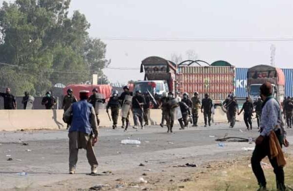 کالعدم تنظیم کا احتجاج جاری، مظاہرین کا جی ٹی روڈ پر پڑاؤ، اہم سڑکیں بند