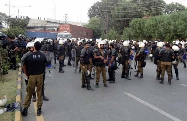 کالعدم تنظیم کا گوجرانوالہ میں پڑاؤ، راولپنڈی میں غیر یقینی صورتحال، تعلیمی ادارے بند