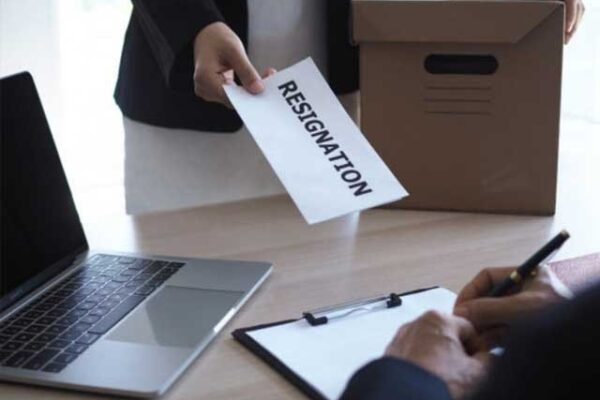 باس کے سست اور کاہل کہنے پر ملازم نے نوکری کو لات مار دی