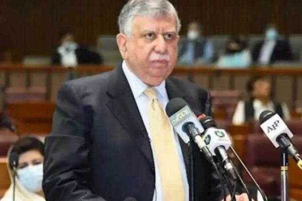مہنگی چینی درآمد کرنے والوں کے خلاف کارروائی کی جائے گی، شوکت ترین