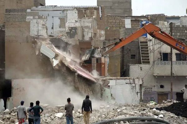 گجر نالہ تجاوزات: حکم امتناع کے باوجود گھر مسمار کرنیوالے افسران کیخلاف کارروائی کا حکم