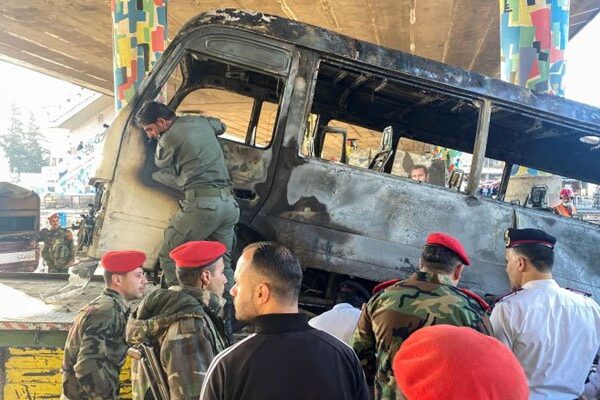 شام کے دارالحکومت دمشق میں فوجی بس میں دھماکا، 14 افراد ہلاک