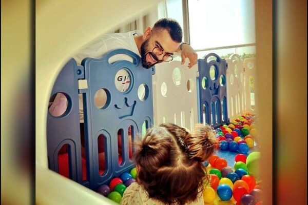 انوشکا شرما نے وامیکا اور ویرات کوہلی کی نئی تصویر شیئر کرا دی