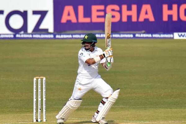 چٹاگانگ ٹیسٹ: پاکستان کے عبداللہ شفیق کی ڈیبیو میچ میں نصف سنچری