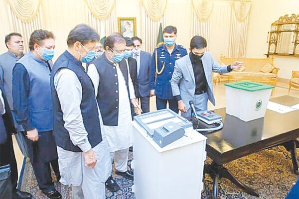 الیکٹرونک ووٹنگ مشین (ای وی ایم)  اور ہماری تاریخ