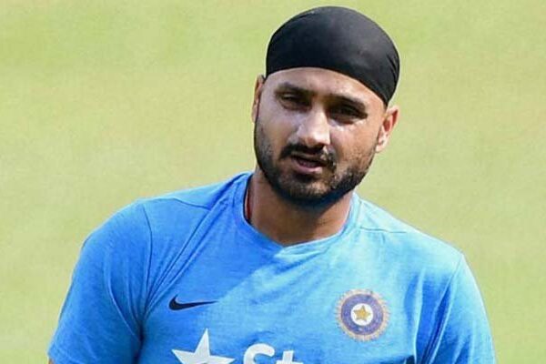 ہربھجن سنگھ نے اپنا غصہ پاکستانی شائقین پر نکال دیا