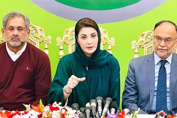 ثاقب نثار بتائیں کس نے مجھے اور نواز شریف کو سزا دینے پر مجبور کیا: مریم نواز