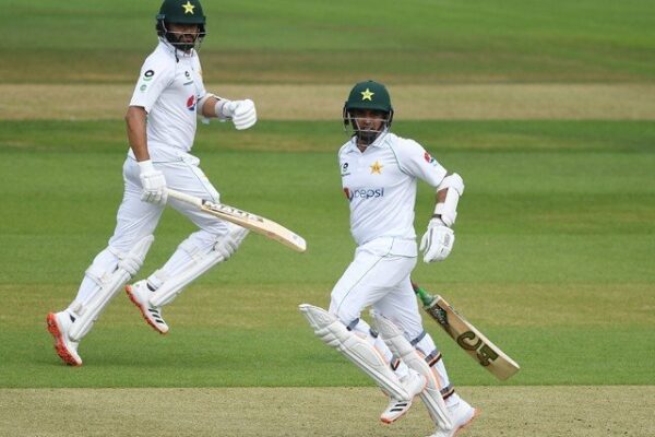 چٹاگانگ ٹیسٹ؛ پاکستان کی پہلی اننگز میں بنگلا دیش کے خلاف بیٹنگ جاری
