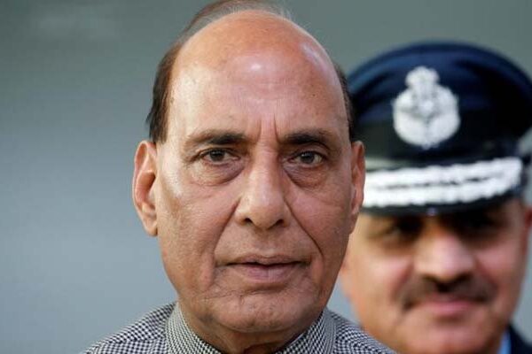 بھارتی وزیر دفاع کی پاکستان میں فضائی حملے اور سرجیکل اسٹرائیک کی دھمکی