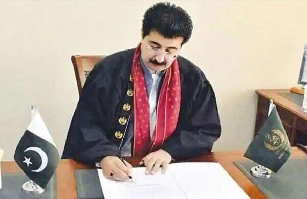چیئرمین سینیٹ کیخلاف تحریک عدم اعتماد کیلئے اپوزیشن کے صلاح مشورے