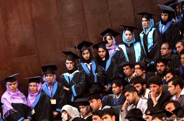 جرمنی کے شہر فرینکفرٹ میں افغان جلا وطن آن لائن یونیورسٹی کا قیام