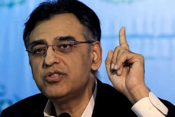 اومیکرون کے پھیلاؤ کا خدشہ، اسد عمر نے عوام کو خبردار کردیا