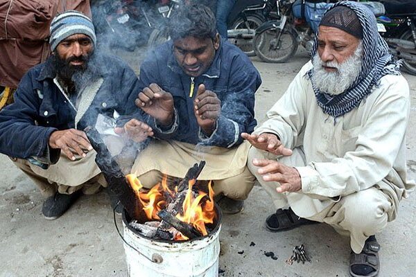 کراچی میں سرد ہواؤں کے ڈیرے، درجہ حرارت 10 سے گر گیا