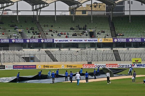ڈھاکا ٹیسٹ کا دوسرا دن: بارش کے سبب کھیل تاخیر کا شکار
