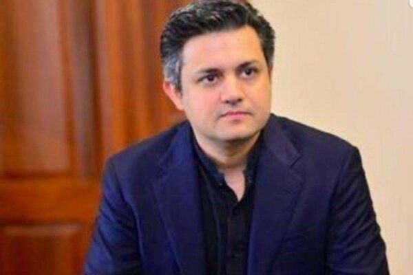 وزیر توانائی حماد اظہر کا گیس بحران کی ذمہ داری قبول کرنے سے انکار