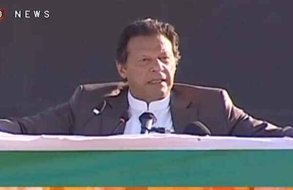 ملک کا پیسہ چوری کرنے والوں کے سوا ہر کسی سے بات چیت کیلئے تیار ہیں: وزیراعظم