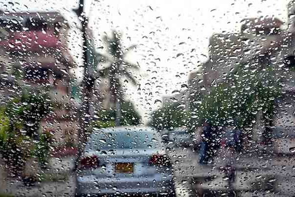 کراچی کے مختلف علاقوں میں بارش، موسم خوشگوار