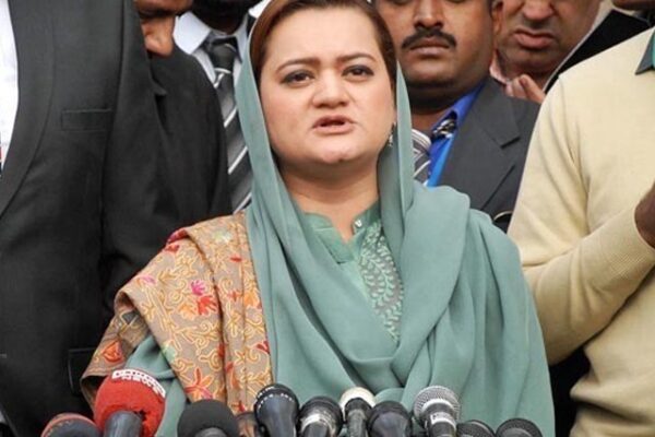 عمران خان نواز شریف کے منصوبے پر اپنی تختیاں لگاتے ہیں، ن لیگ