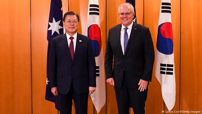 Moon Jae-in and Scott Morison