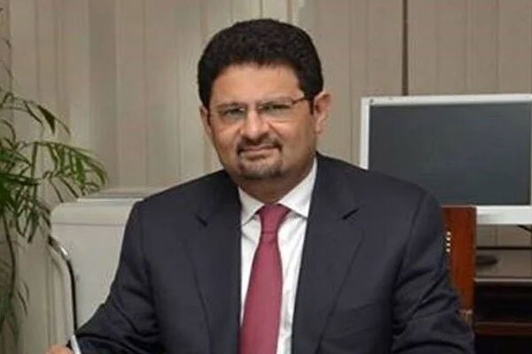 خان صاحب اتنا تو مانے کہ وہ غلامی کر رہے ہیں: مفتاح اسماعیل