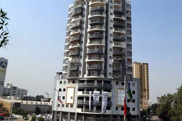 پولیس کیجانب سے نسلہ ٹاور کے ذمے داران افسران کے گھر پر چھاپوں کا سلسلہ شروع