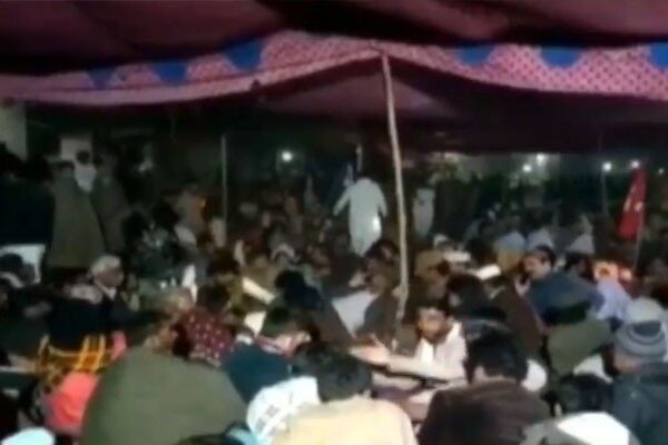 زرعی زمین پر مبینہ قبضے کیخلاف قومی شاہراہ پر دھرنا جاری، ٹریفک متاثر