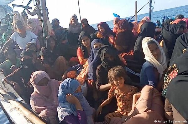 انڈونیشیا نے بالآخر روہنگیا مسلمانوں کو ملک میں داخل ہونے  کی اجازت دے دی