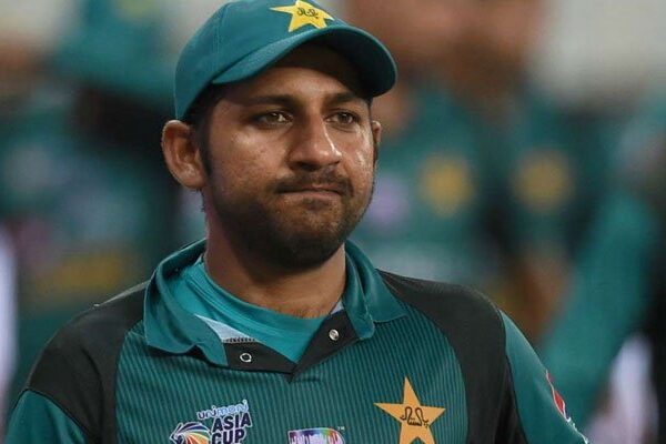 سرفراز احمد کی شاعرانہ پوسٹ پر ساتھی کرکٹرز کی تعریف